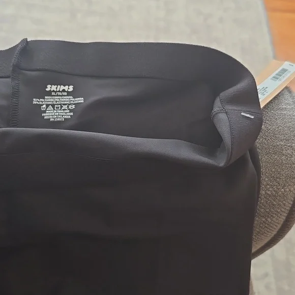 Skims body high waist short - Picture 3 of 3